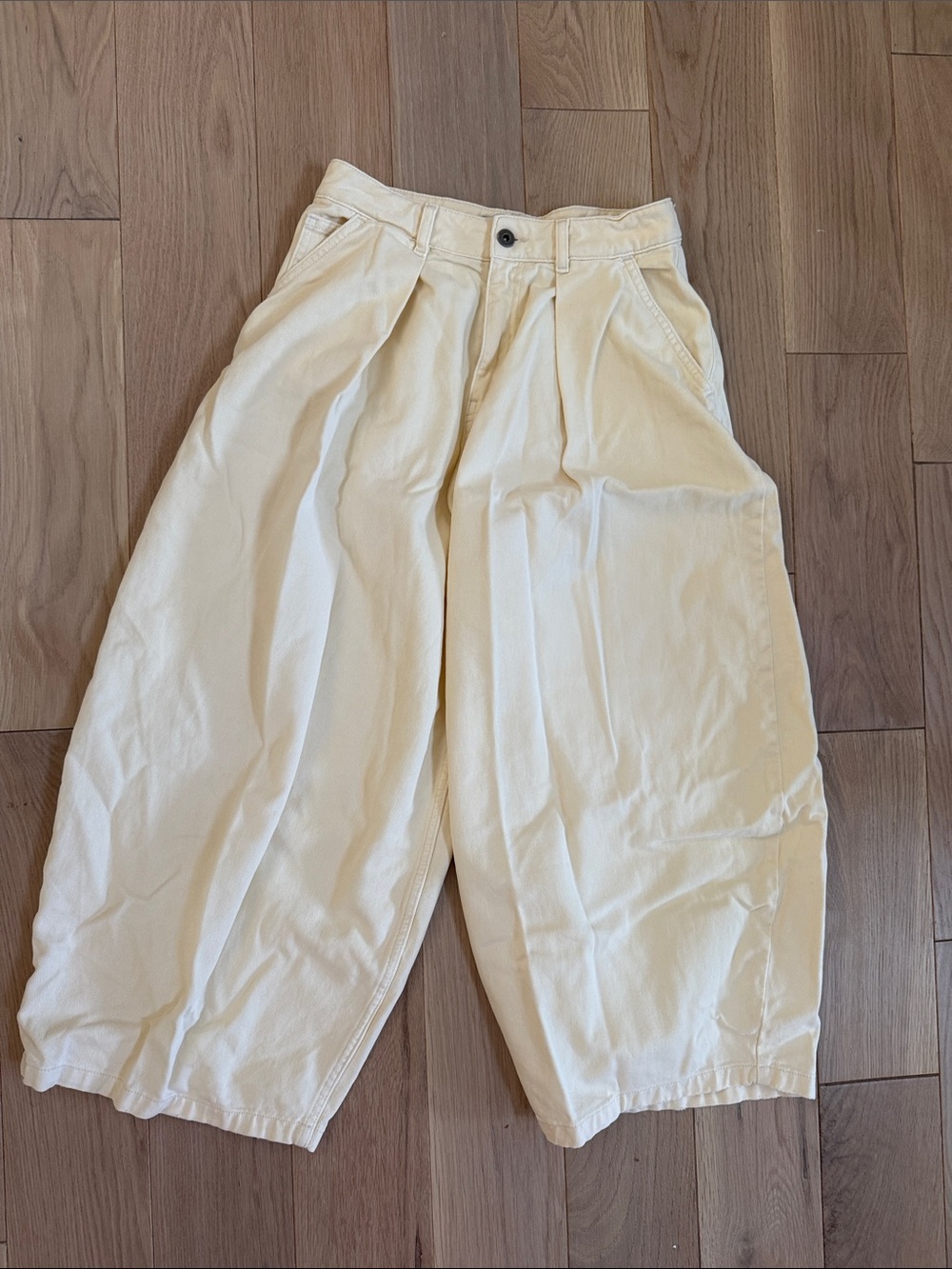 H&M Women's yellow Pleated Barrel Leg Jeans